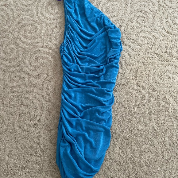 Lioness one shoulder dress - Picture 2 of 2